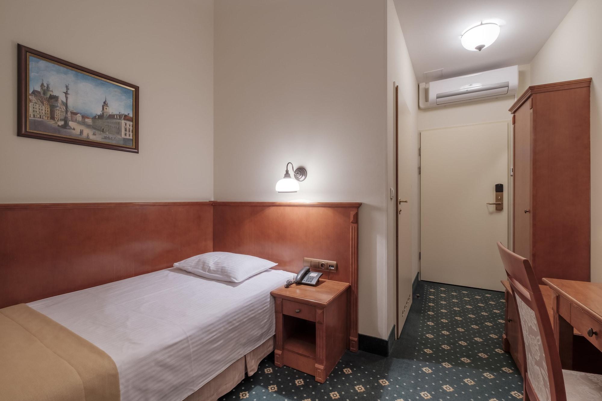Hotel Hetman Varşova Dış mekan fotoğraf