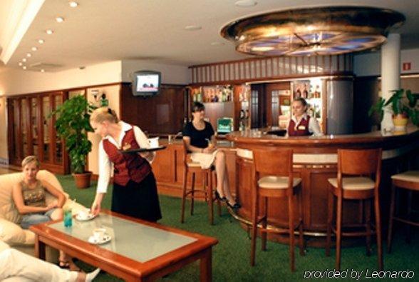 Hotel Hetman Varşova Restoran fotoğraf