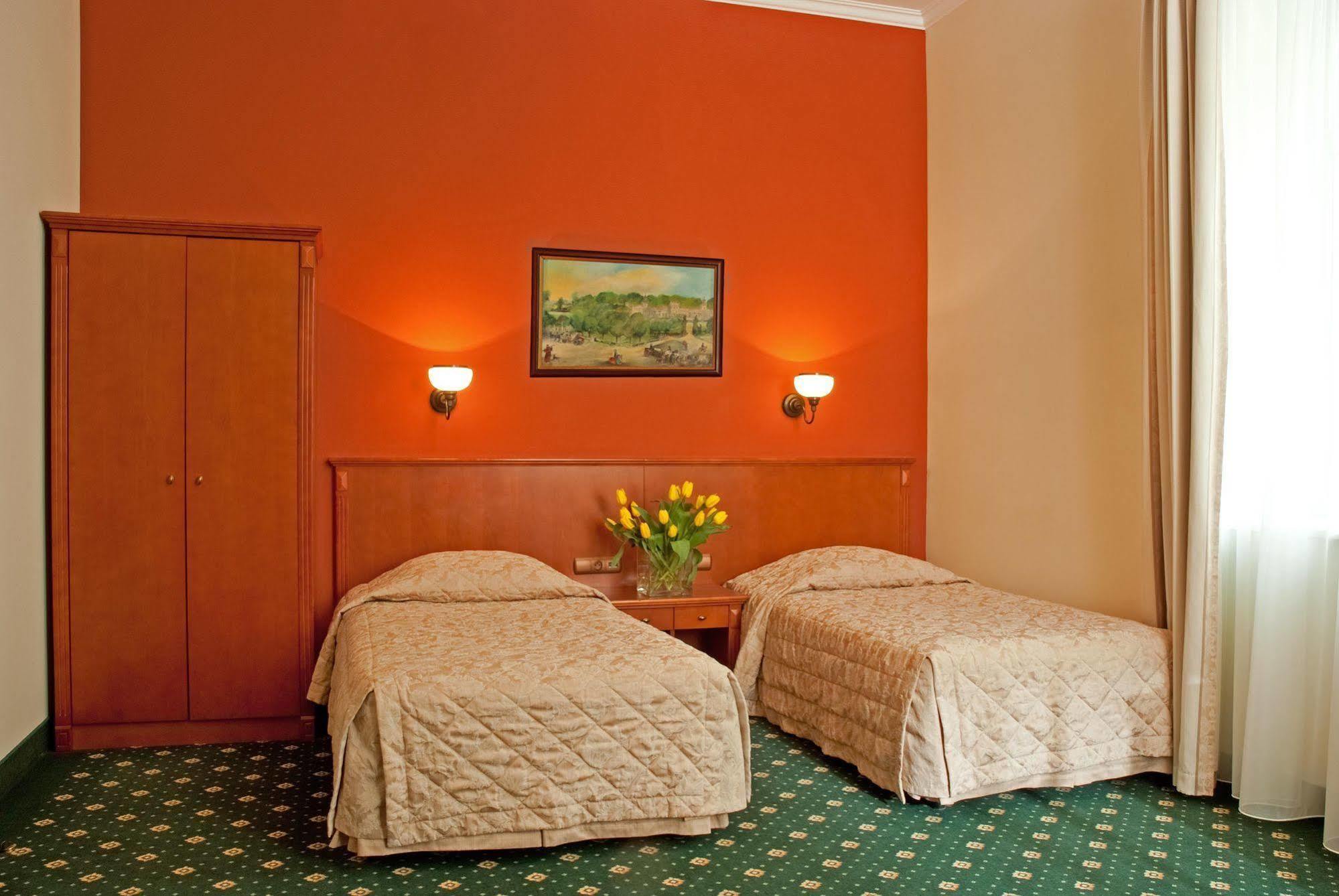 Hotel Hetman Varşova Oda fotoğraf