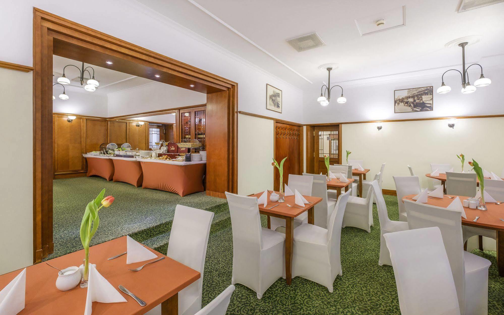 Hotel Hetman Varşova Dış mekan fotoğraf