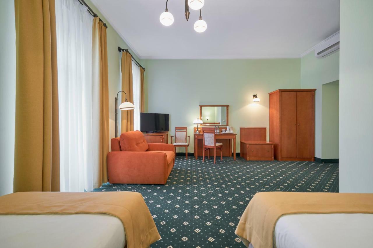 Hotel Hetman Varşova Dış mekan fotoğraf