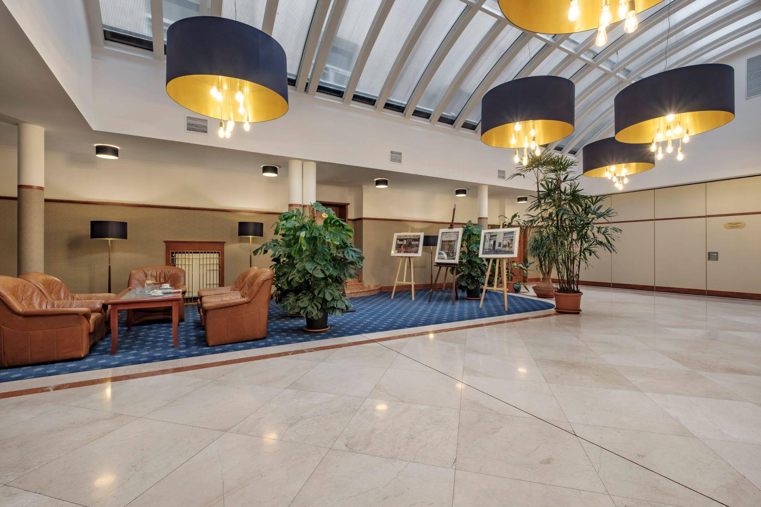 Hotel Hetman Varşova Dış mekan fotoğraf