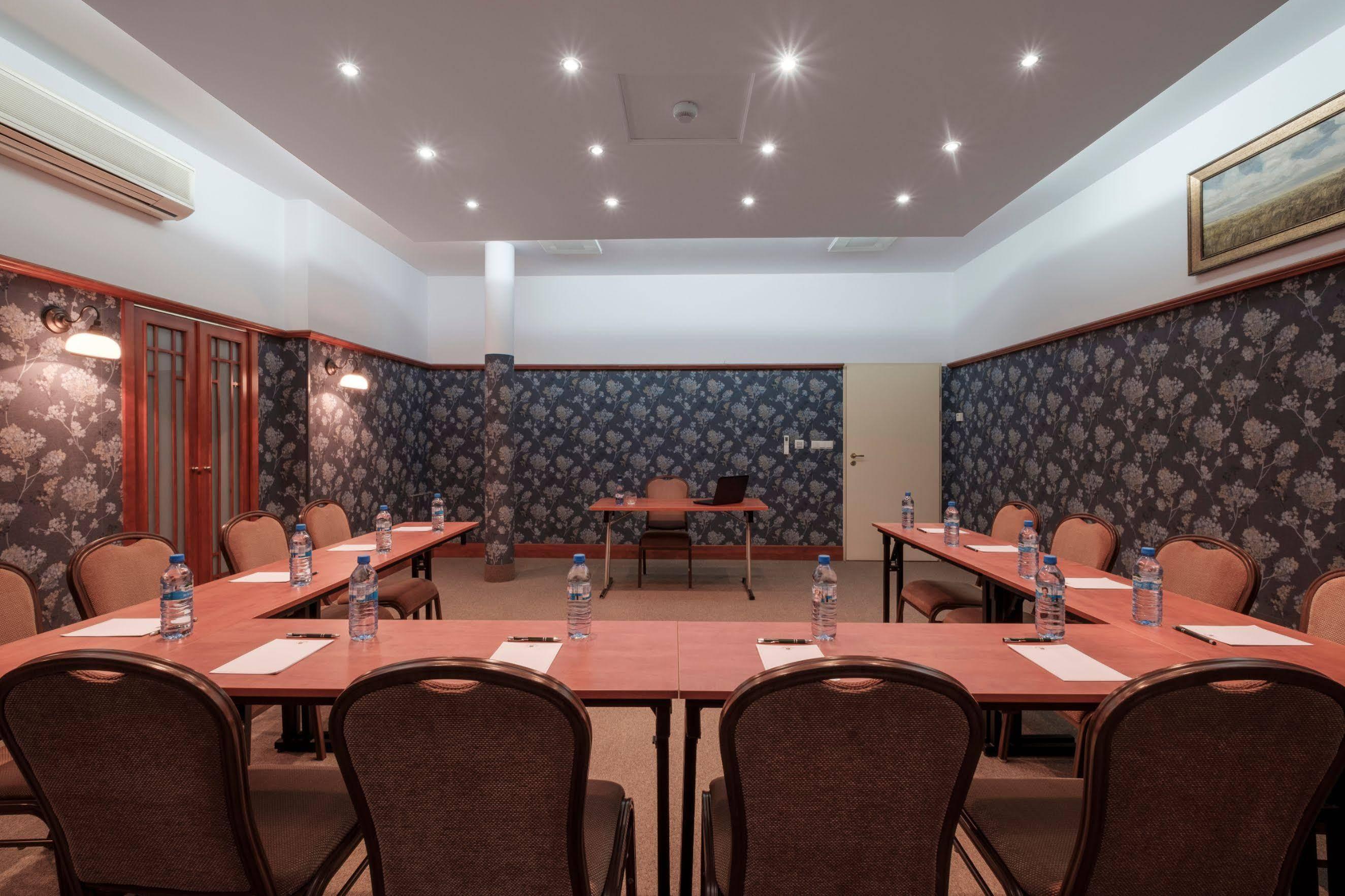 Hotel Hetman Varşova Dış mekan fotoğraf